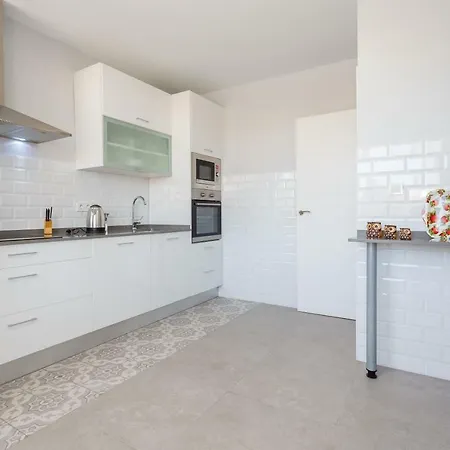 Surthy Arroyo Midtown * جيريز